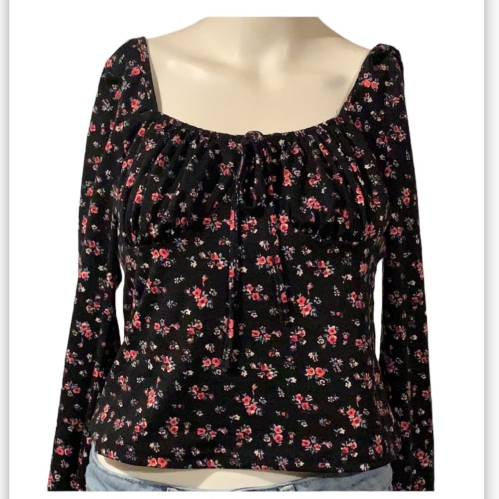 - New wicked cute floral black top semi cropped